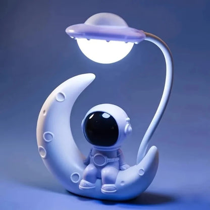 Creative Moon Astronaut Nightlight, LED Small Desk Lamp for Bedroom Decoration, Christmas Gift